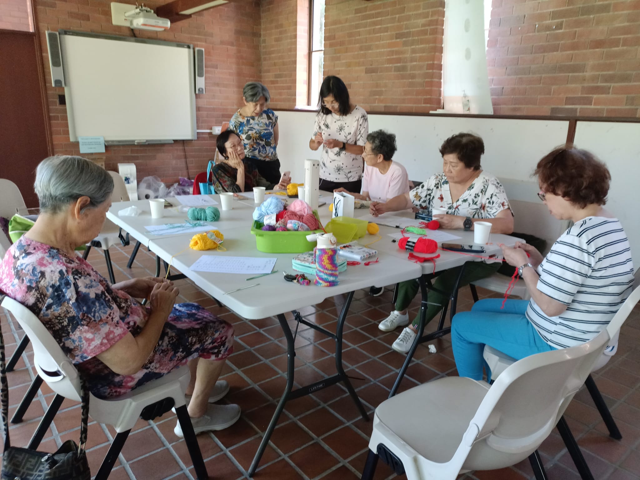 knittingLadies